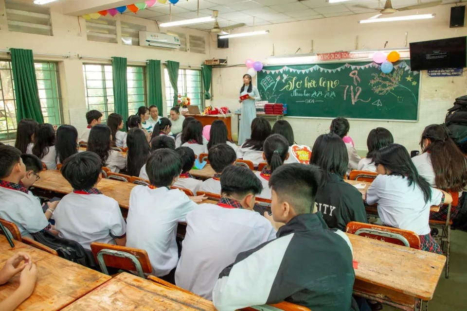 Sinh viên học tiếng Anh tại Nguyễn Thanh Bình